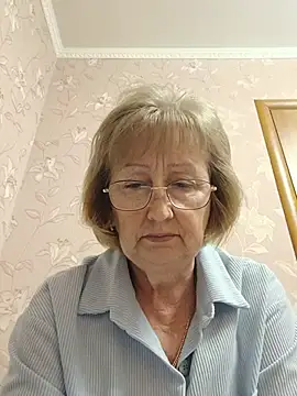 Snapshot of AlikaSwan5821 chatting on May 29, 1:42 pm AlikaSwan5821 online show from May 29, 1:42 pm