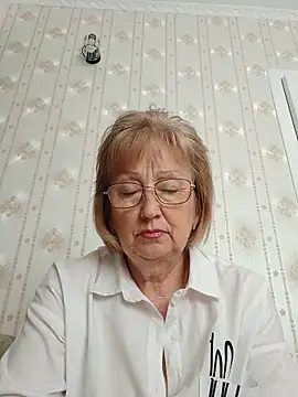 Snapshot of AlikaSwan5821 chatting on June 7, 1:04 pm AlikaSwan5821 online show from June 7, 1:04 pm