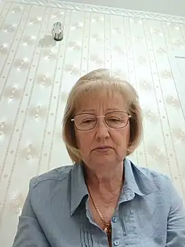 Snapshot of AlikaSwan5821 chatting on June 8, 7:14 pm AlikaSwan5821 online show from June 8, 7:14 pm