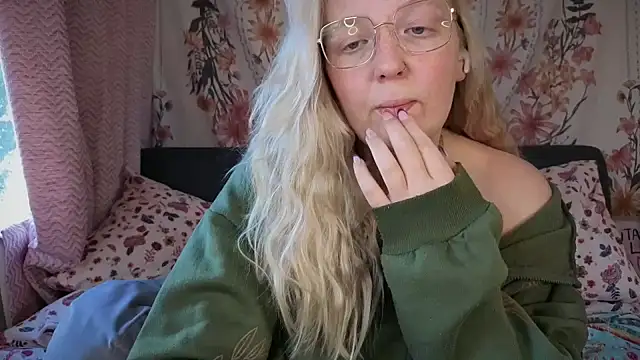 Snapshot of Daisyxoxo_ chatting on September 25, 8:29 am Daisyxoxo online show from September 25, 8:29 am