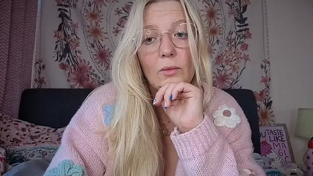 Snapshot of Daisyxoxo_ chatting on October 16, 8:26 am Daisyxoxo online show from October 16, 8:26 am