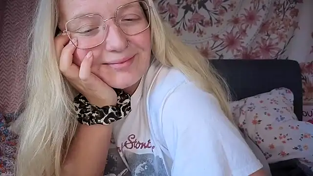 Daisyxoxo  online show from December 2, 10:20 am