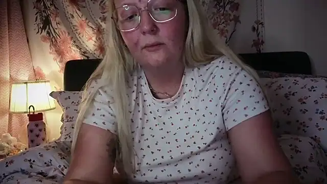 Snapshot of Daisyxoxo_ chatting on May 18, 8:58 pm Daisyxoxo online show from May 18, 8:58 pm