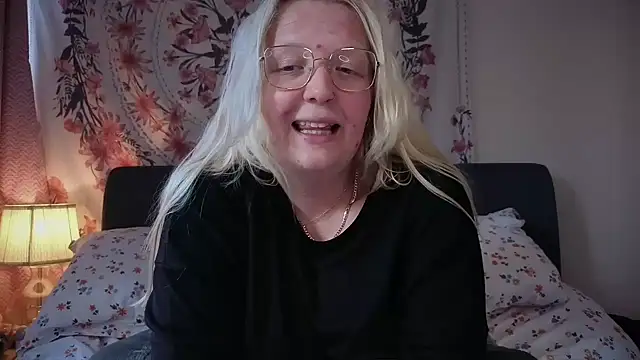 Snapshot of Daisyxoxo_ chatting on May 19, 8:42 am Daisyxoxo online show from May 19, 8:42 am