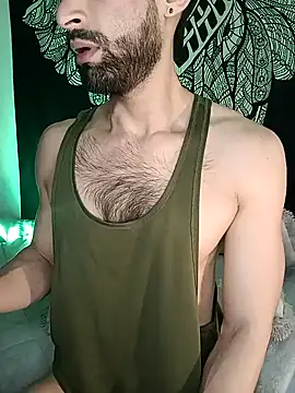 Snapshot of Enzo-wolf33 chatting on September 28, 11:32 pm Enzo-wolf33 online show from September 28, 11:32 pm