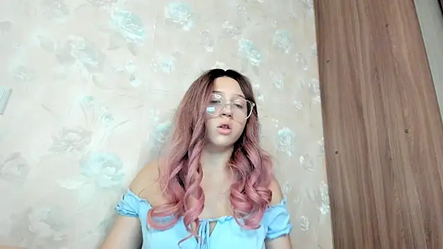 Stephanie Hills online show from September 10, 7:41 am