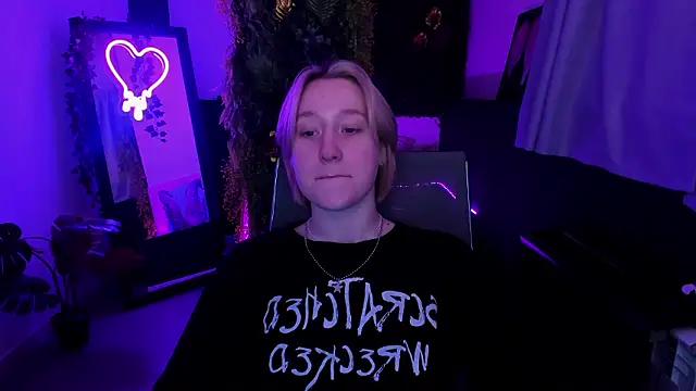 Snapshot of CinBellamy chatting on February 21, 5:41 am CinBellamy online show from February 21, 5:41 am