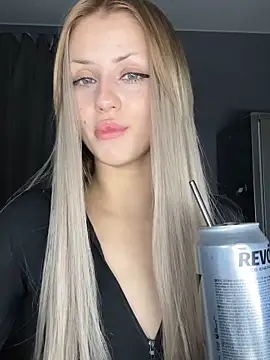 FavoriteKira online show from November 28, 9:39 pm