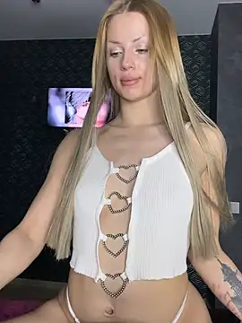 Snapshot of FavoriteKira chatting on March 3, 3:07 pm FavoriteKira online show from March 3, 3:07 pm