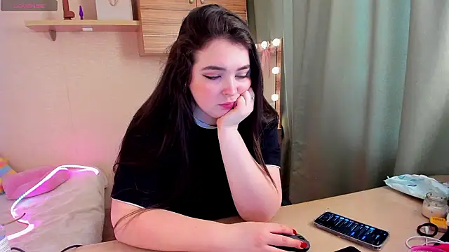 Snapshot of Alice_next_door chatting on February 4, 1:06 pm Alice next door online show from February 4, 1:06 pm