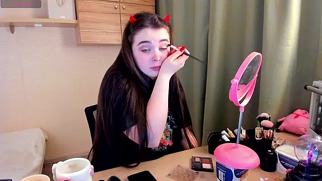 Snapshot of Alice_next_door chatting on February 10, 2:32 pm Alice next door online show from February 10, 2:32 pm