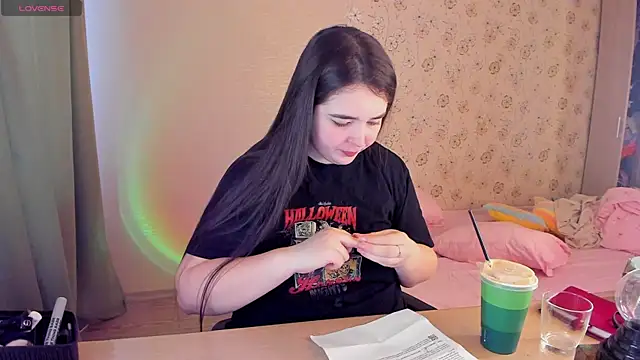 Snapshot of Alice_next_door chatting on February 28, 12:39 pm Alice next door online show from February 28, 12:39 pm