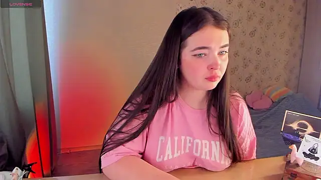 Snapshot of Alice_next_door chatting on March 10, 11:48 am Alice next door online show from March 10, 11:48 am