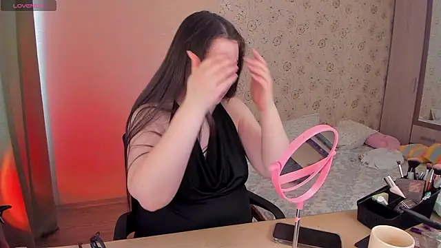 Snapshot of Alice_next_door chatting on March 18, 1:25 pm Alice next door online show from March 18, 1:25 pm