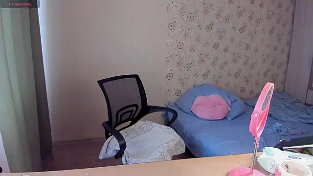 Snapshot of Alice_next_door chatting on March 19, 11:36 am Alice next door online show from March 19, 11:36 am