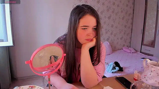 Snapshot of Alice_next_door chatting on March 26, 9:59 am Alice next door online show from March 26, 9:59 am