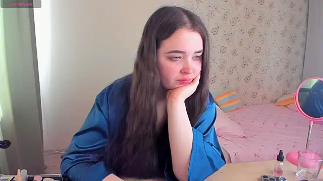 Snapshot of Alice_next_door chatting on April 16, 11:00 am Alice next door online show from April 16, 11:00 am