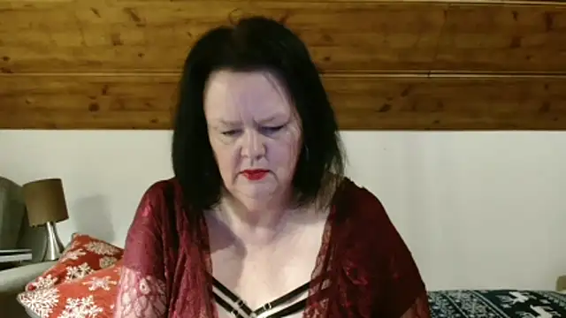 TiffanyMature online show from December 14, 9:19 pm