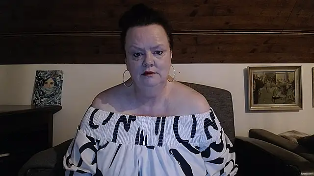 TiffanyMature online show from May 21, 7:04 am