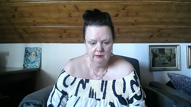 TiffanyMature online show from May 26, 8:21 am