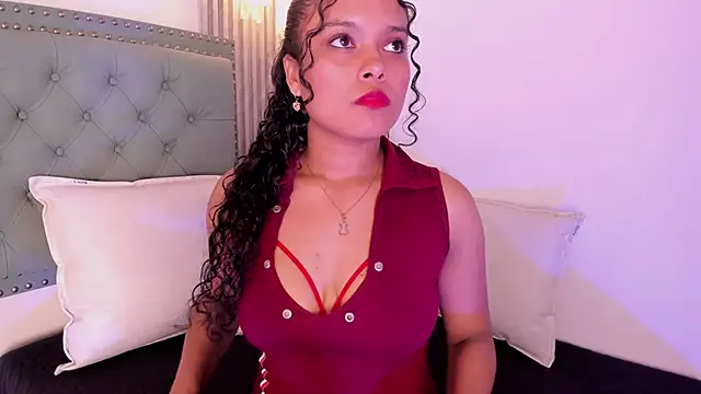 ValeriaJulio  online show from November 11, 7:25 pm