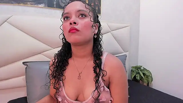 Snapshot of ValeriaJulio_ chatting on January 17, 3:39 pm ValeriaJulio online show from January 17, 3:39 pm
