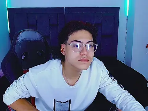 dirty model online show from October 18, 10:27 am