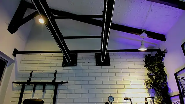 ItaloMoore online show from September 11, 11:10 am