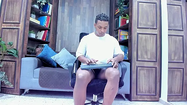 ItaloMoore online show from September 20, 1:12 pm