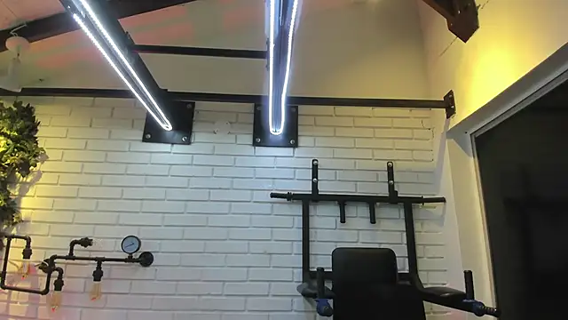 ItaloMoore online show from November 4, 11:09 am