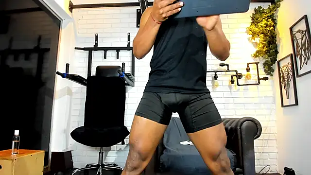 ItaloMoore online show from April 9, 1:38 pm