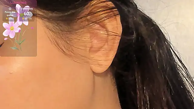 Snapshot of VioletHilton chatting on October 27, 7:29 pm VioletHilton online show from October 27, 7:29 pm