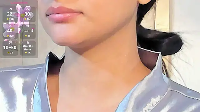 Snapshot of VioletHilton chatting on October 28, 6:43 pm VioletHilton online show from October 28, 6:43 pm