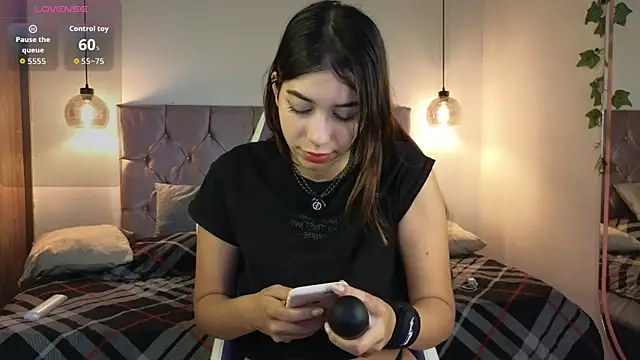 lila min online show from September 15, 1:55 pm