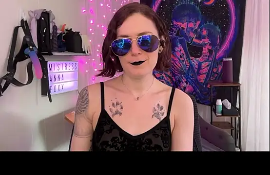 mistressannafoxx online show from September 11, 8:42 pm