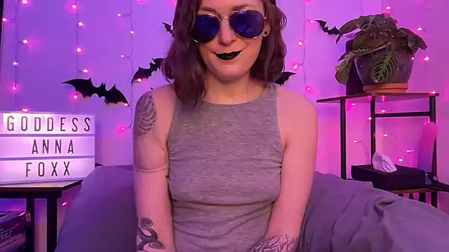 mistressannafoxx online show from December 16, 10:26 pm