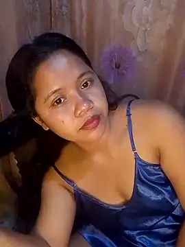 Snapshot of hotmomma8 chatting on May 5, 4:48 pm hotmomma8 online show from May 5, 4:48 pm