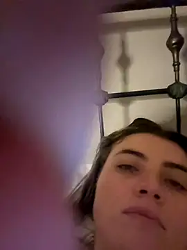 Snapshot of M1l3yD3w chatting on October 3, 3:47 am M1l3yD3w online show from October 3, 3:47 am