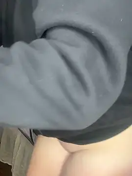 M1l3yD3w online show from November 26, 4:08 pm