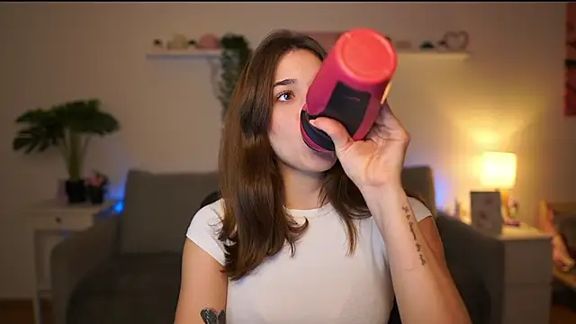 Snapshot of kissie_cat chatting on December 19, 3:19 pm kissie cat online show from December 19, 3:19 pm