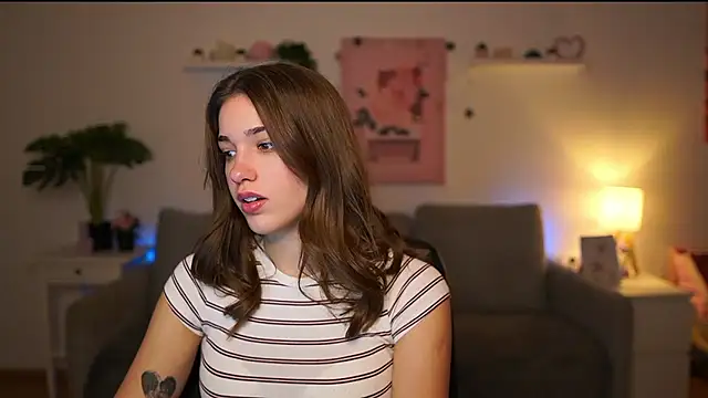 Snapshot of kissie_cat chatting on January 8, 2:19 pm kissie cat online show from January 8, 2:19 pm