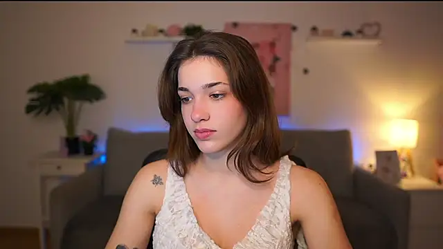 Snapshot of kissie_cat chatting on January 15, 2:21 pm kissie cat online show from January 15, 2:21 pm