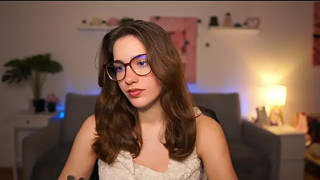 Snapshot of kissie_cat chatting on February 6, 2:20 pm kissie cat online show from February 6, 2:20 pm