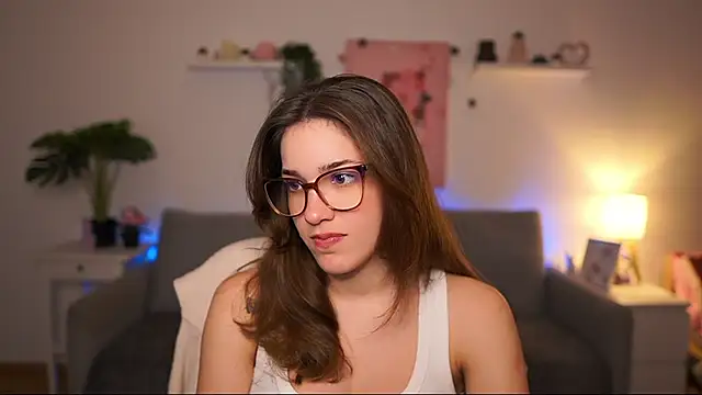 Snapshot of kissie_cat chatting on February 18, 2:13 pm kissie cat online show from February 18, 2:13 pm