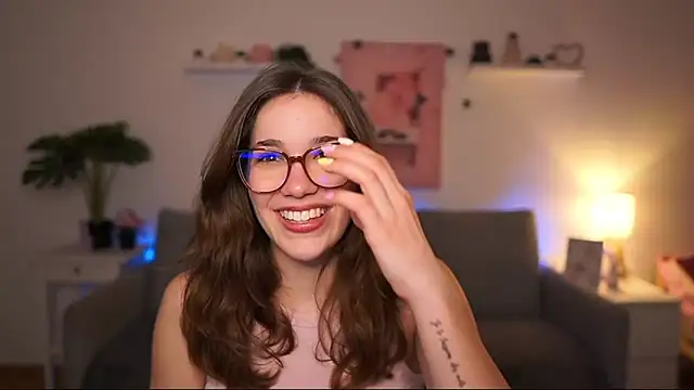 Snapshot of kissie_cat chatting on March 11, 2:56 pm kissie cat online show from March 11, 2:56 pm