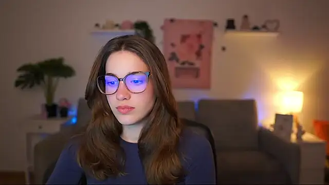 Snapshot of kissie_cat chatting on March 23, 2:21 pm kissie cat online show from March 23, 2:21 pm