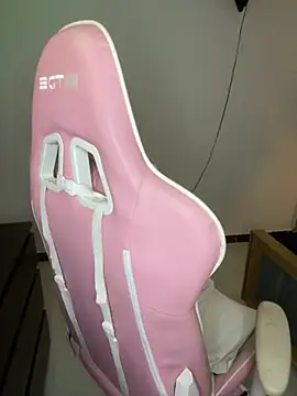 Andrea-Lu online show from November 7, 1:05 am