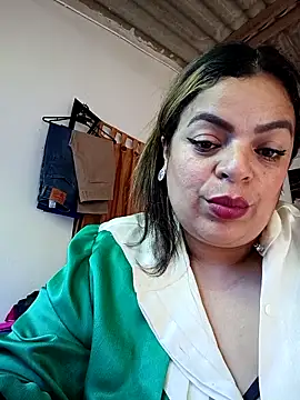 Mia-Glow online show from March 9, 6:45 pm