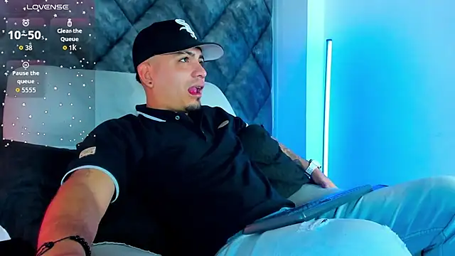 OwenStonne  online show from November 30, 12:31 pm