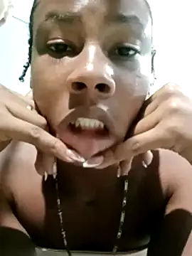 Snapshot of Yvonne_yeleaneee chatting on April 2, 12:08 am Yvonne yeleaneee online show from April 2, 12:08 am